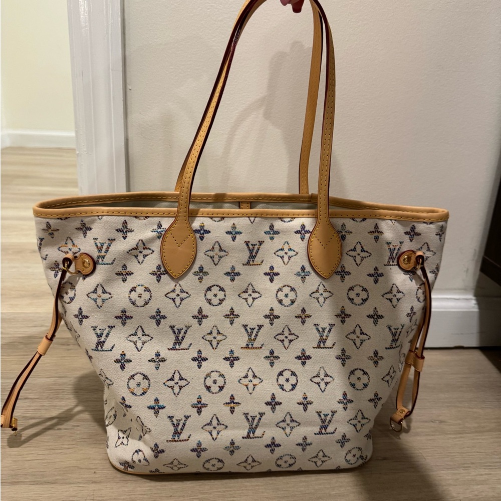 White and tan tote